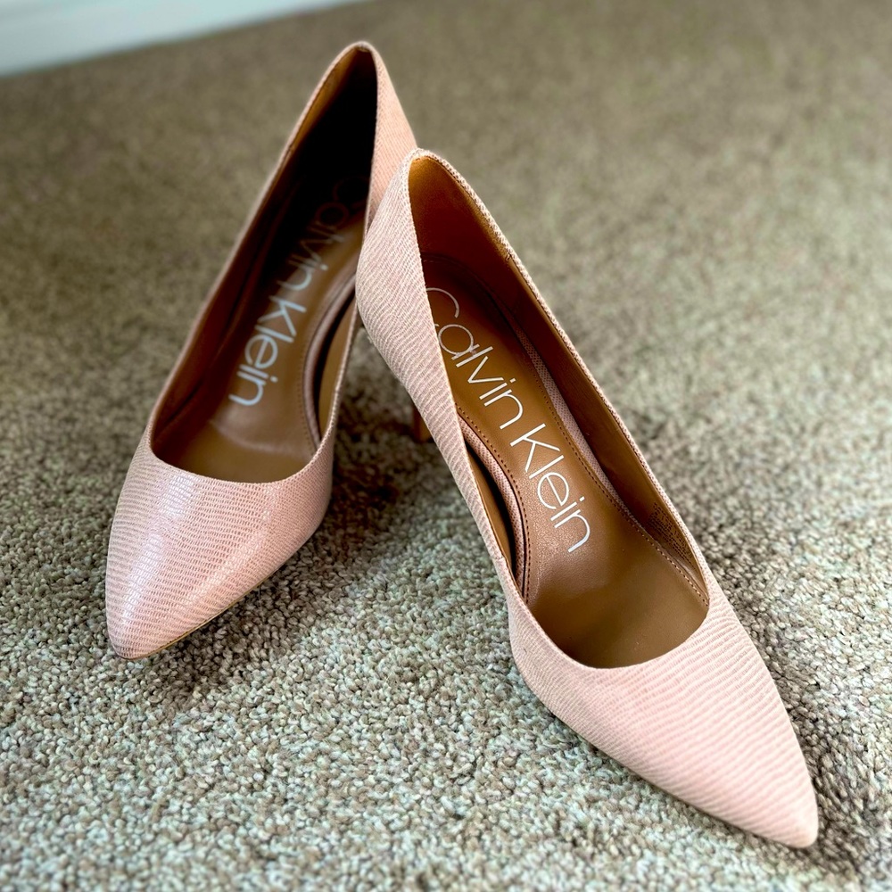 Calvin Kline Gayle Pump light blush neutral heel